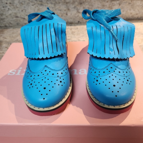 Shoes - Picture 2 of 3